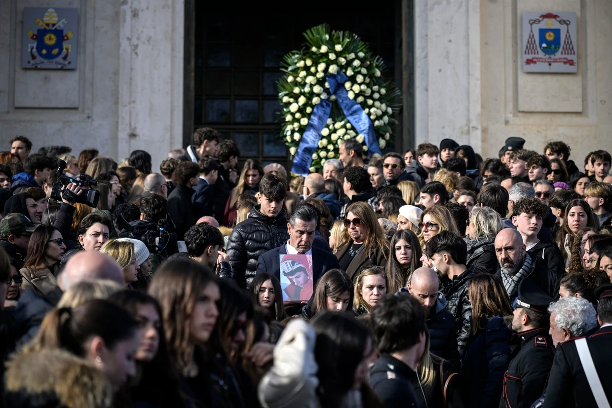 In Rome, Riccardo Minghetti was buried on Wednesday in the Basilica of St. Peter and Paul. He was also only 16 years old.