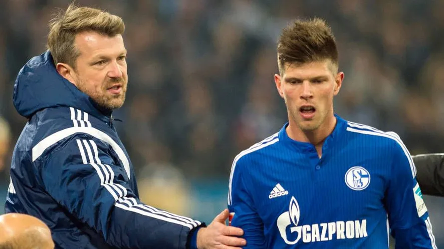 Klaas-Jan Huntelaar sah für sein Foul gegen Hannover die Rote Karte
