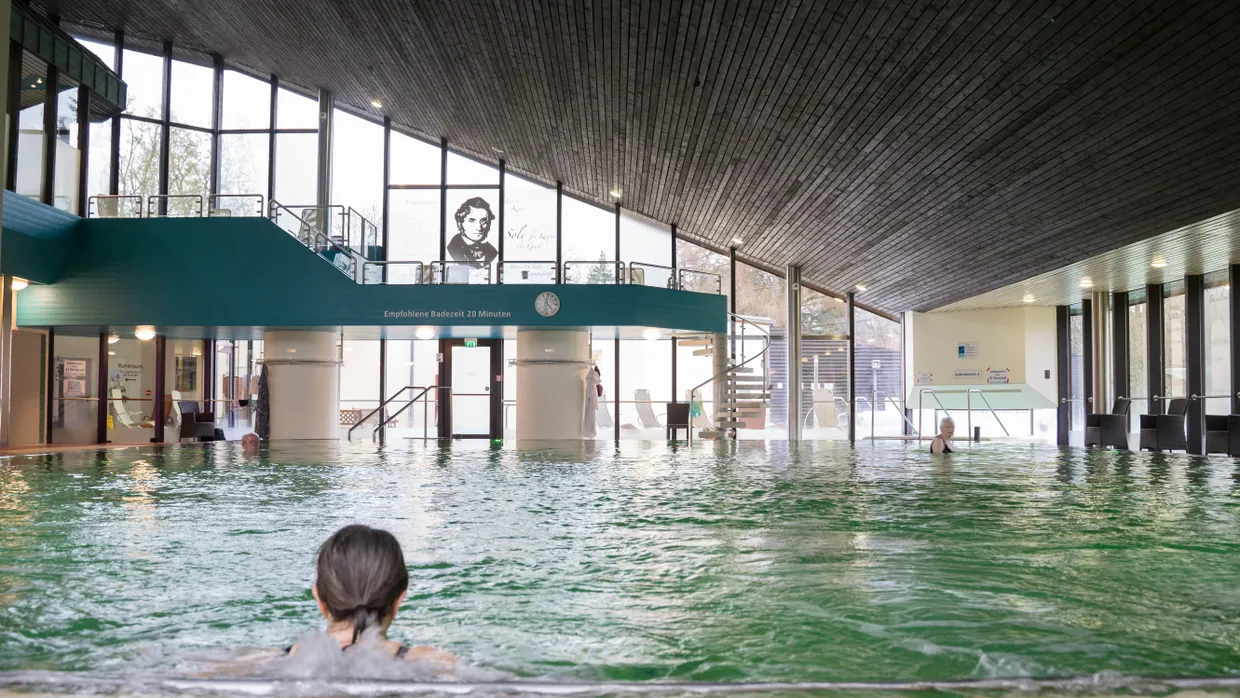 Kurgeschichte: Blick in die alte Justus-von-Liebig-Therme, die weitgehend abgerissen worden ist.