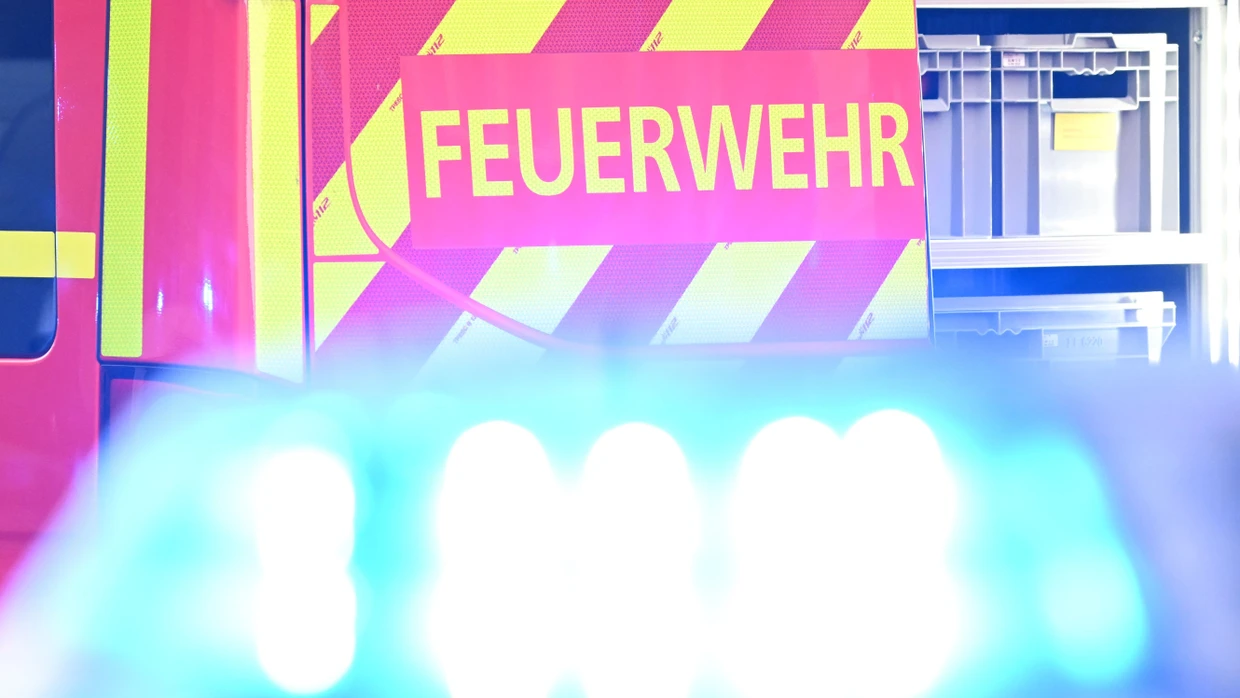 Alarm: Um 5 Uhr am Montagmorgen haben Zeugen die Polizei gerufen und auf das Feuer aufmerksam gemacht (Symbolbild).