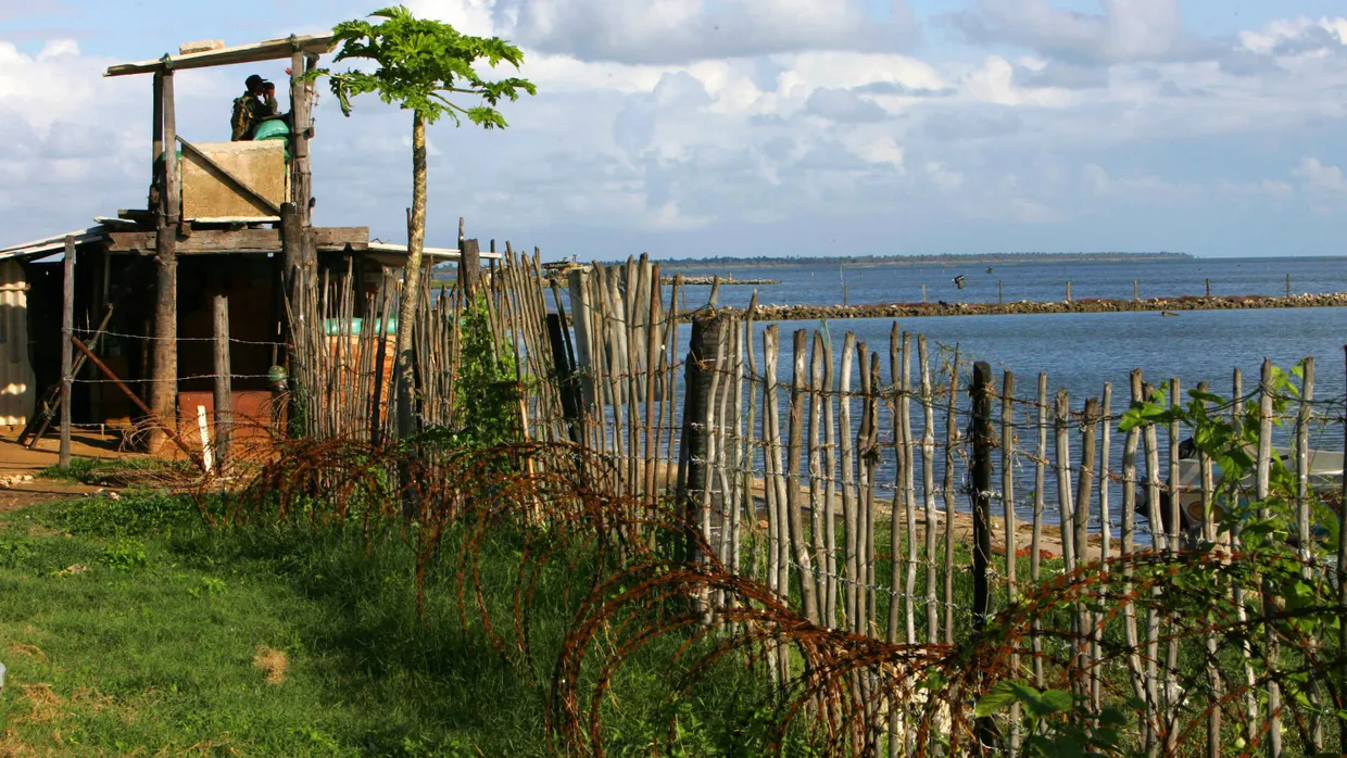Am Ende des Krieges waren die Tamil Tigers auf einer winzigen Fläche auf der Jaffna-Halbinsel im Norden Sri Lankas eingepfercht. Arudpragasam erzählt eine Geschichte aus der inneren und äuß0eren Beklemmung.