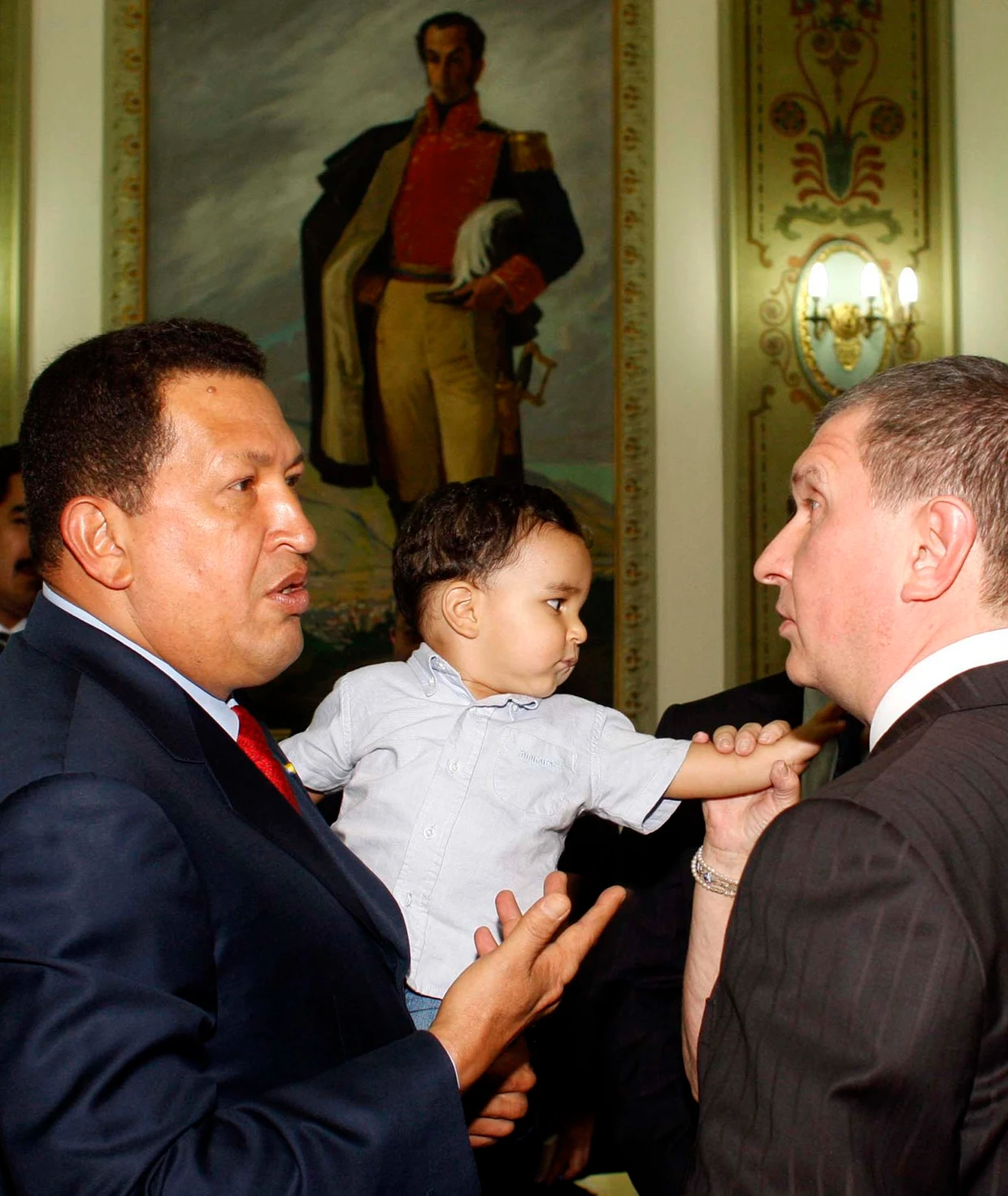 Freunde: Venezuelas früherer Präsident Hugo Chávez mit Enkelsohn Jorge und dem Putin-Vertrauten Igor Setschin (r.) 2008 in Caracas