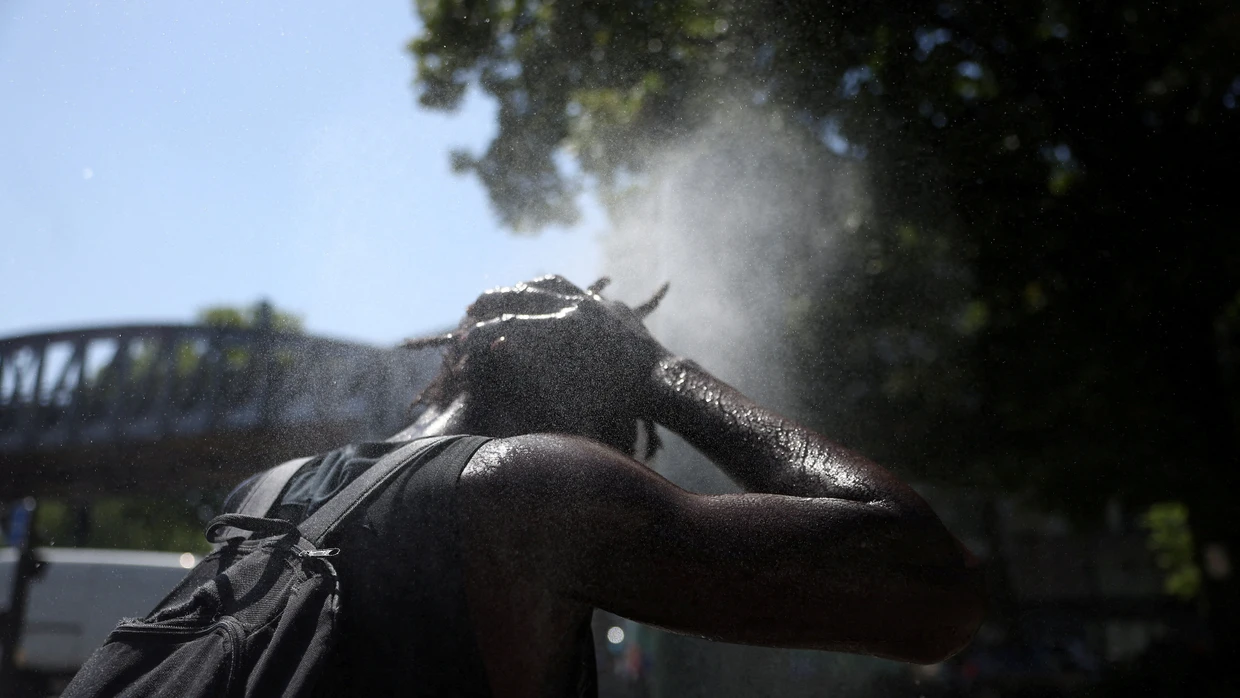 In heat waves like this, cooling down often only helps for a few minutes, and many people experience chronic stress.