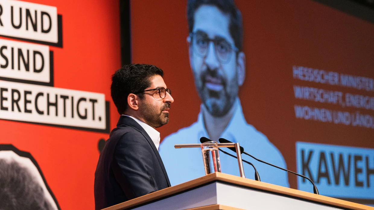 Kaweh Mansoori hat Fehler gemacht, gleich beide Staatssekretäre hat er verloren.