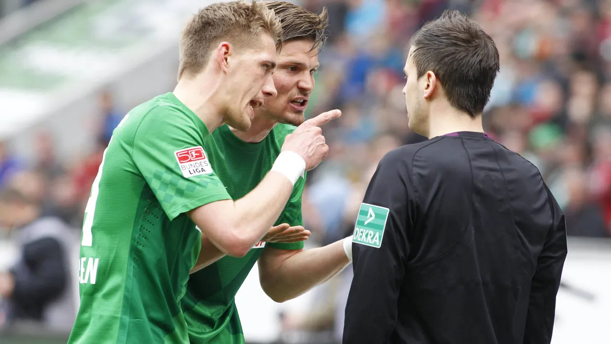 Nicht einverstanden: Petersen (l.) und Prödl beschweren sich