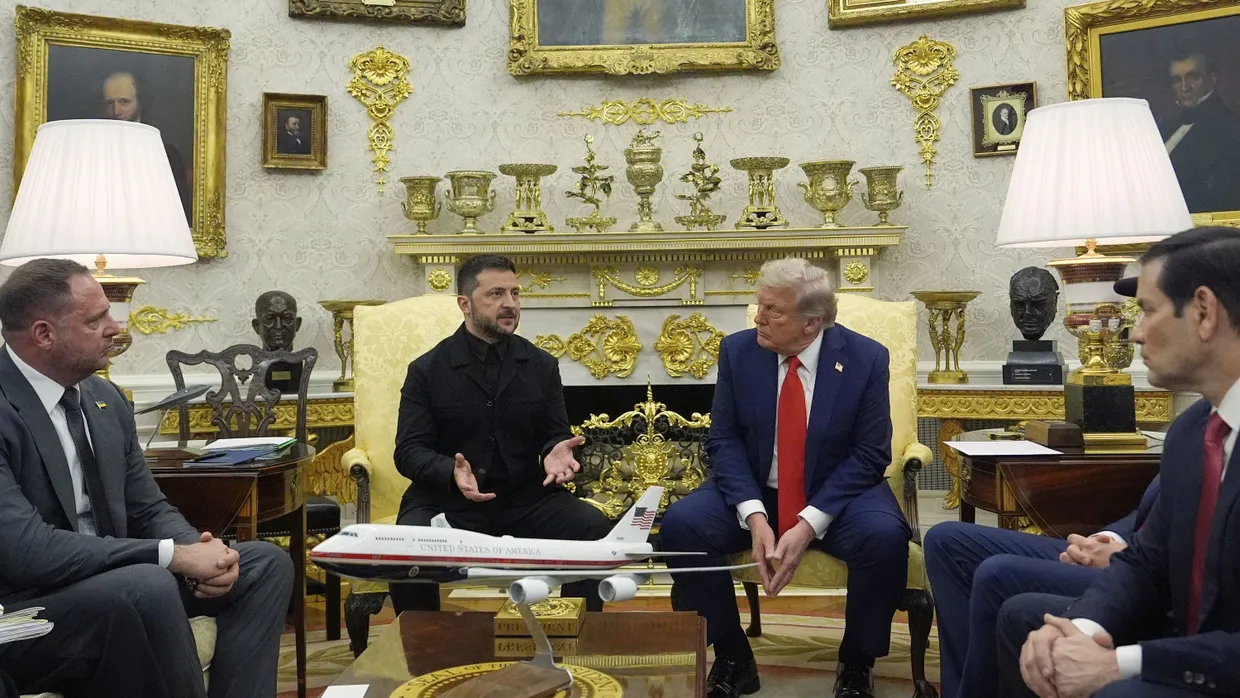 US-Präsident Donald Trump un der ukrainische Präsident Wolodymyr Selenskyj (l.) im August 2025