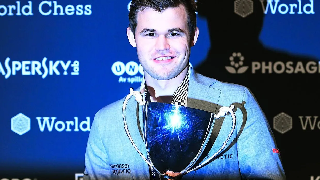 Strahlend, aber nicht ganz zufrieden: Schach-Weltmeister Magnus Carlsen.