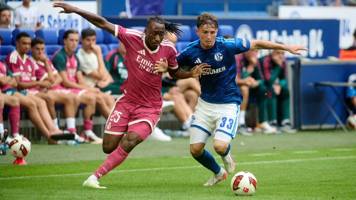 Mit 19 Jahren für 125 Millionen Euro zu Real Madrid: Yan Diomande (links) spielte nur ein Jahr in Leipzig in der Bundesliga.
