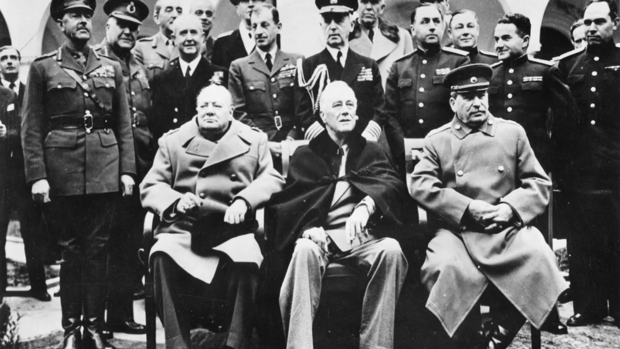 Der britische Premierminister Winston Churchill, der amerikanische Präsident Franklin D. Roosevelt und der sowjetische Diktator Josef Stalin in Jalta