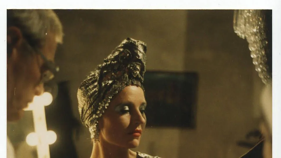 Silbrig wie eine Göttin: Hanna Schygulla 198ß als Lili Marleen im gleichnahmigen Film von Rainer Werner Fassbinder.