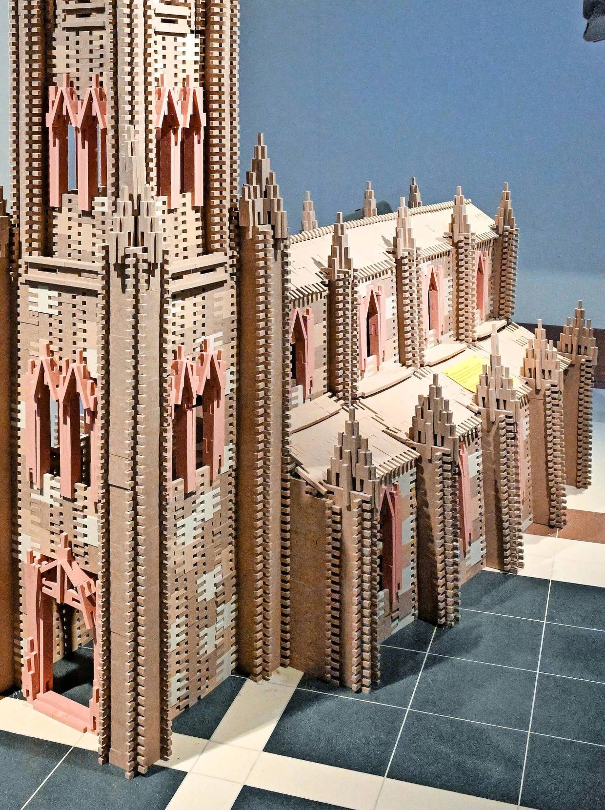 Die Kathedrale aus Architecto im Maßstab 3:1. Deutschen Architekturmuseum