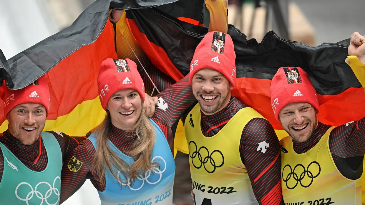 Auch im Team unschlagbar: Die deutschen Rodler gewinnen Gold.