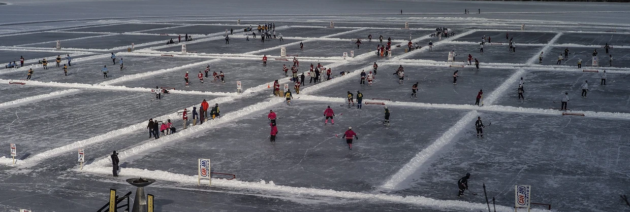 Im Winter wird der Lake Placid zum Eishockeystadion umfunktioniert.