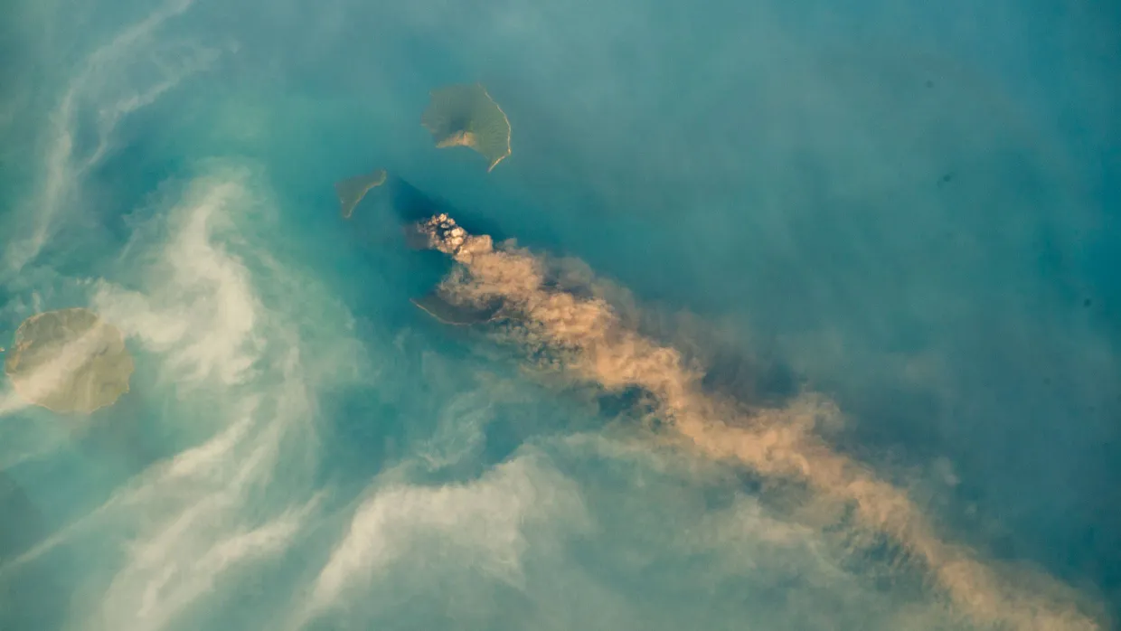 Ausgebrochen: Schon im September fotografierte Alexander Gerst den Anak Krakatau aus dem Weltall.