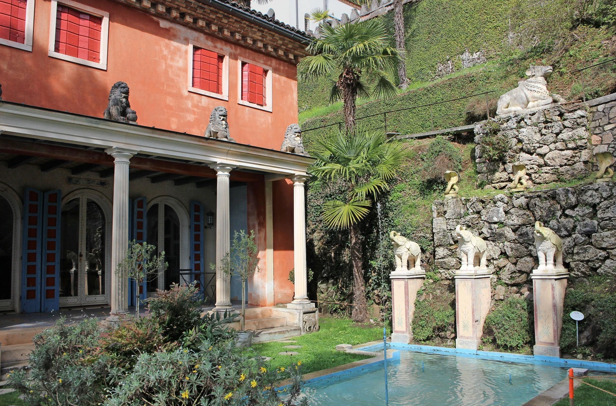 Indien liegt auch gleich um die Ecke: Das Schlösschen ließ Scherrer im Mogulstil errichten.