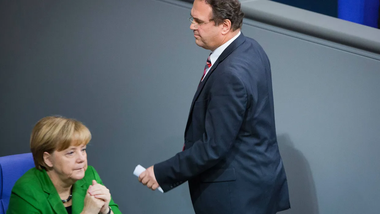 Da war er noch Innenminister: Hans-Peter Friedrich und Angela Merkel im November 2013 im Bundestag