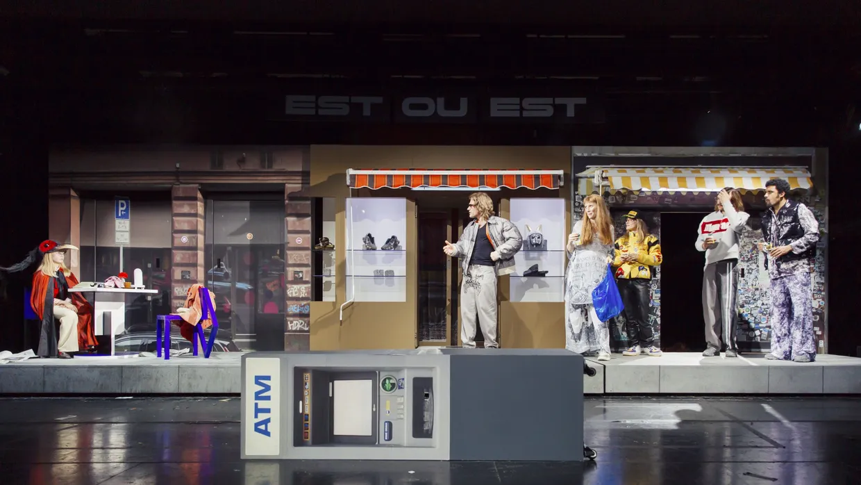 Wo liegt das Theater? Auf der Straße! „Die Affäre auf der Straße nach Monaco“, das neue Stück von Nele Stuhler und Jan Koslowski am Schauspiel Frankfurt.