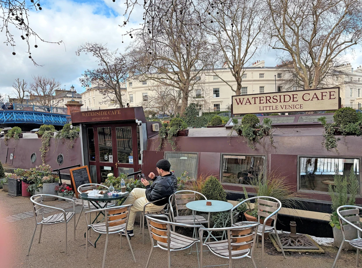 Im schicken Viertel Little Venice nutzen Besitzer die Hausboote nicht nur zum Wohnen.