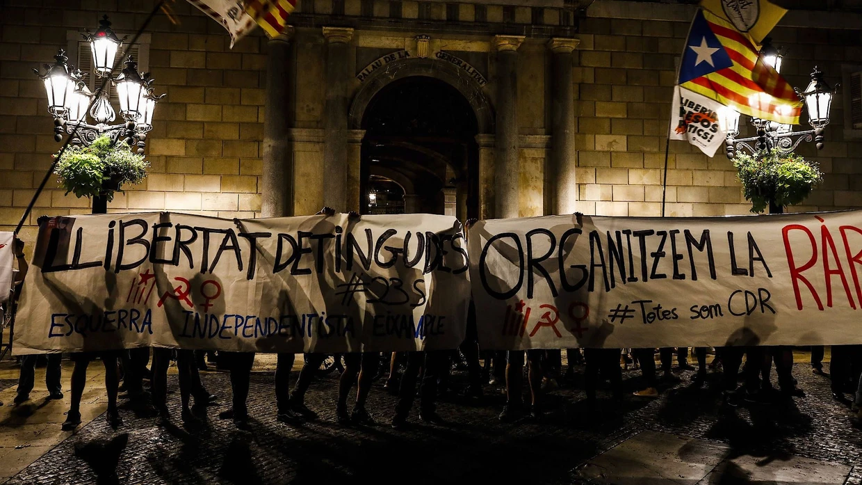 Die Aktivisten sollen Gewaltakte zum Jahrestag der separatistischen Volksabstimmung in Spanien geplant haben.