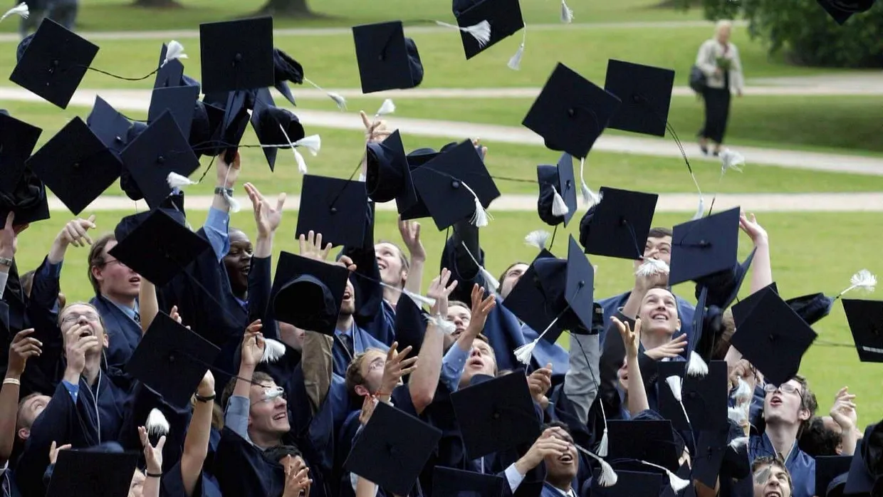 Freude über den Abschluss. Aber sind die Noten deutscher Studenten gerecht?