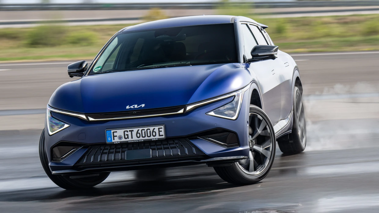 Im Driftmodus wird der Kia EV 6 GT zum Fliegenfänger