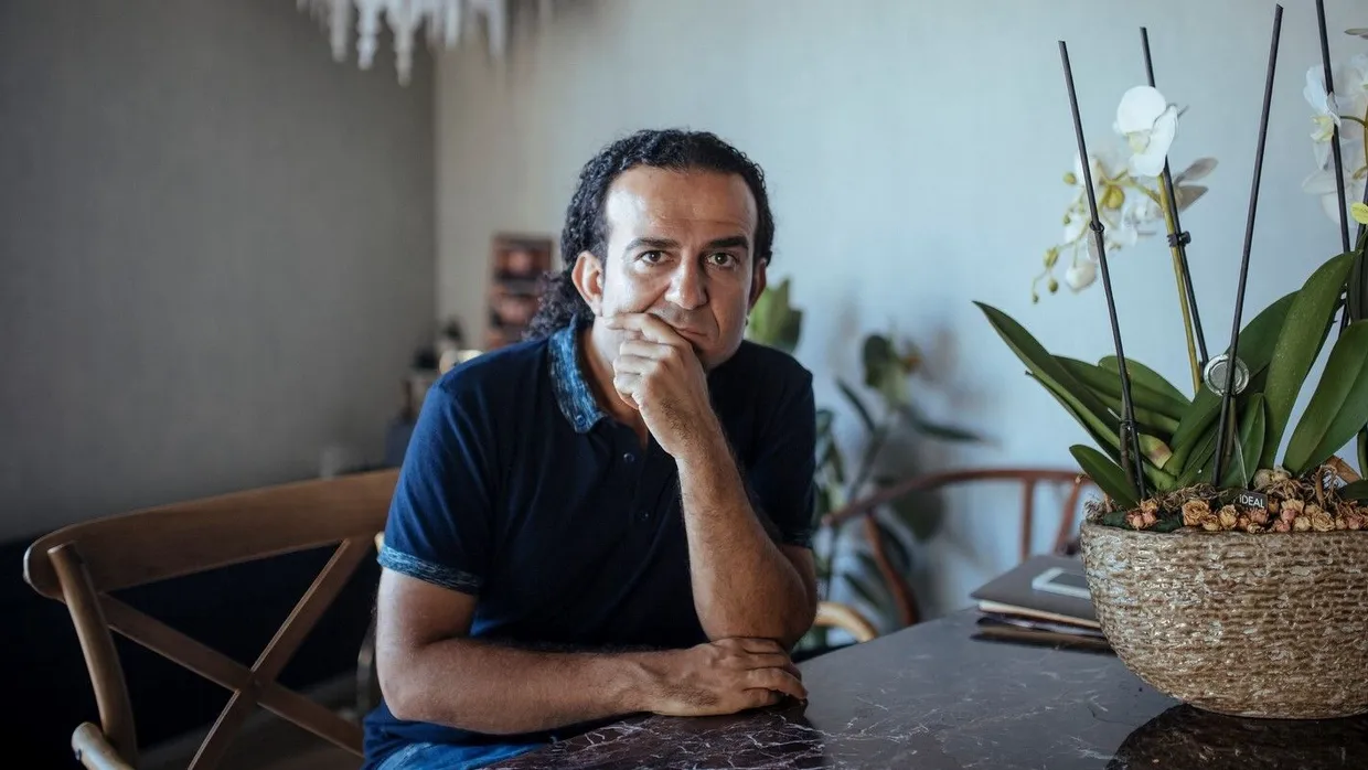 Bülent Mumay, Kolumnist der F.A.Z. und Autor von der „Brief aus Istanbul“, ist zu zwanzig Monaten Haft auf Bewährung verurteilt worden.