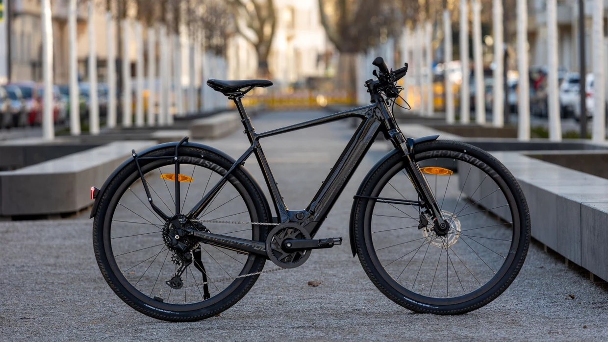 Das kleine Schwarze würde dazu passen: Dimanche 28 Urban von Moustache.