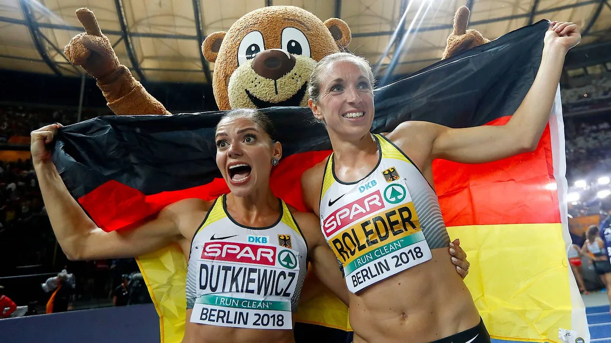 Erfolgreich über alle Hürden: Pamela Dutkiewicz (l.) und Cindy Roleder