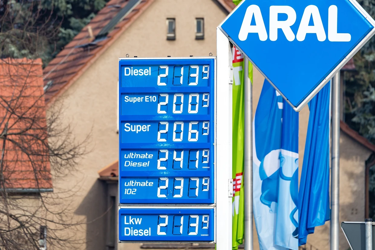 Kraftstoffpreise an einer Tankstelle Anfang März in Brandenburg