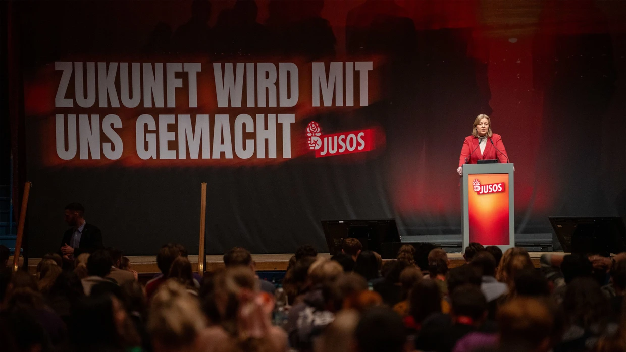 Bärbel Bas hält beim Bundeskongress der Jusos ein Grußwort.
