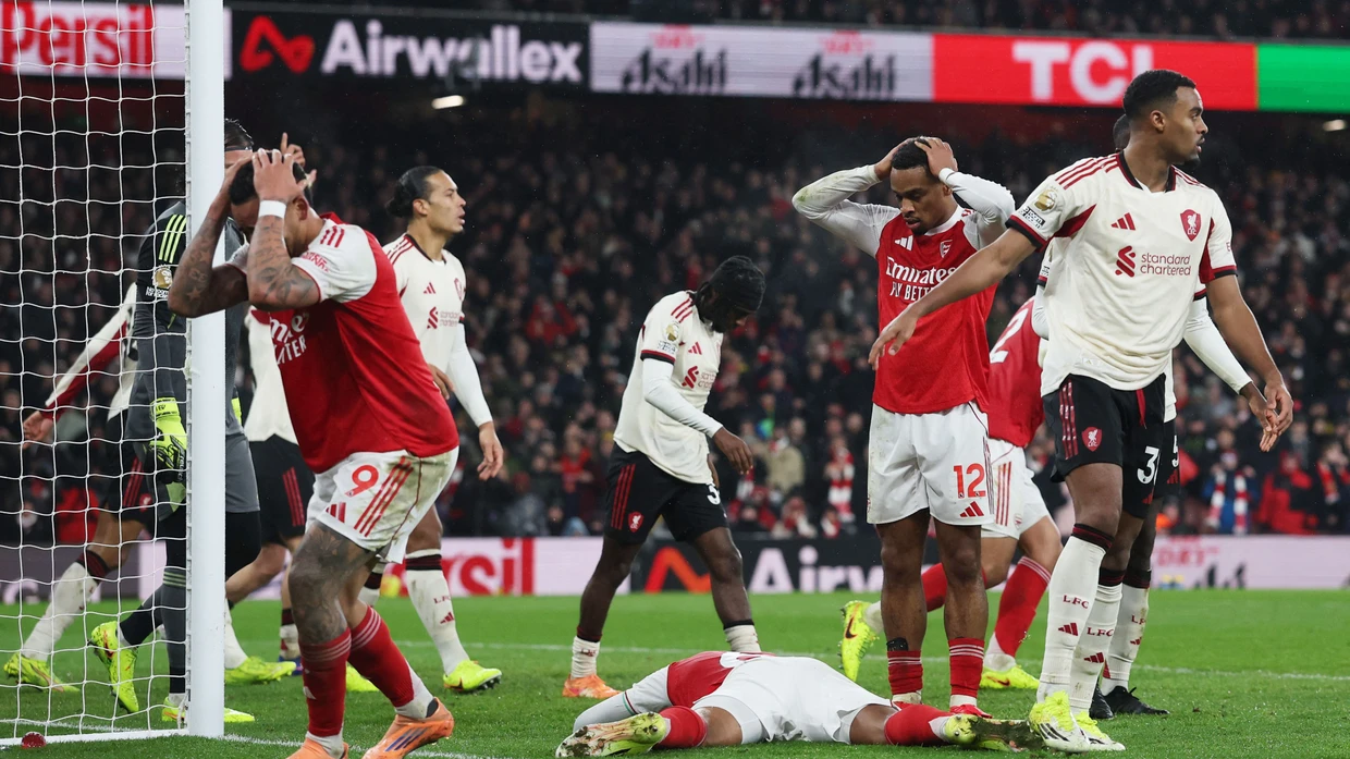 Eine der wenigen Chancen vergeben: Arsenals Spieler ärgern sich.