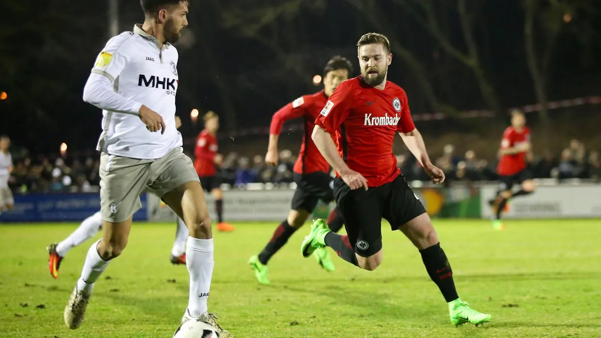 Kein Zugriff: Für Marc Stendera und die Eintracht bleibt in Dreieich überraschend oft die Beobachterrolle.