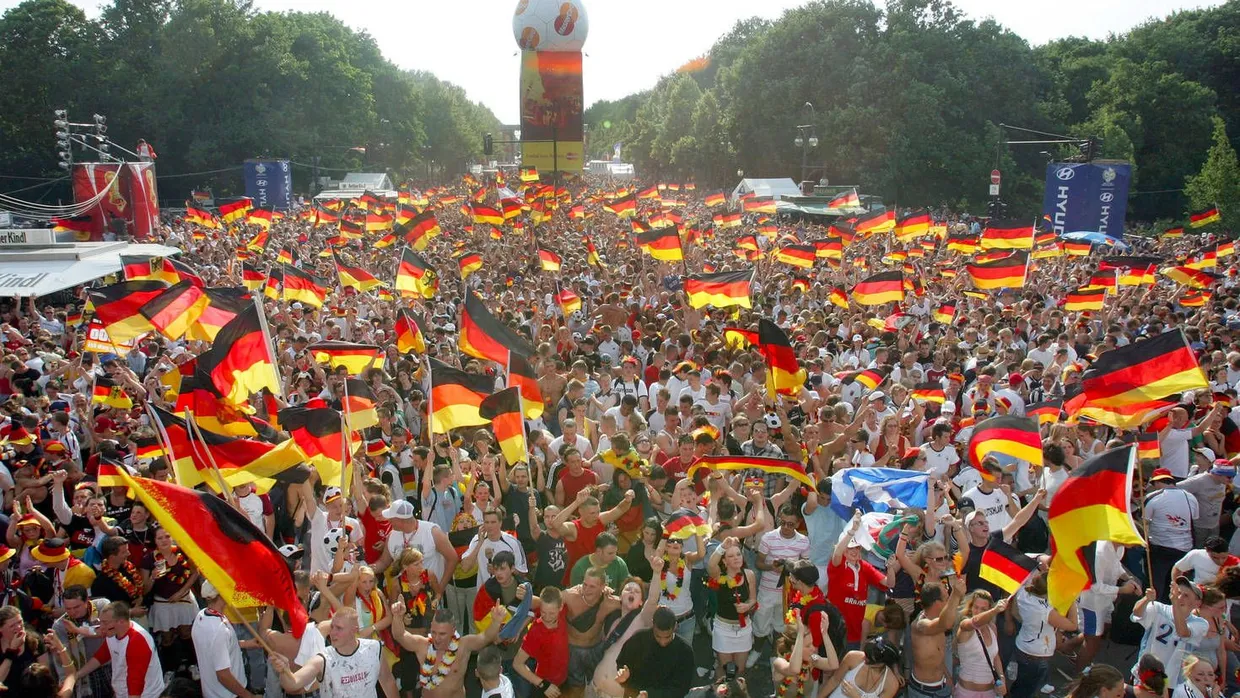 Alles nur gekauft? Die Fußball-WM 2006 in Deutschland.