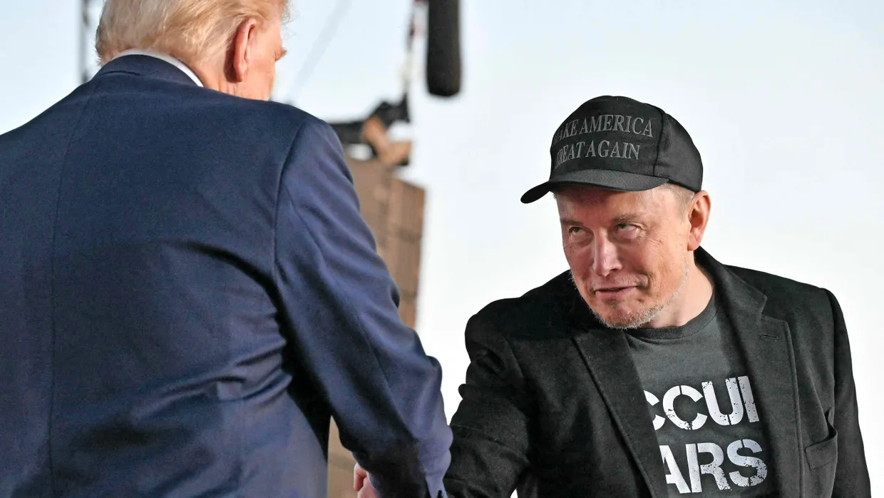 Wahlkämpfer unter sich: Elon Musk (rechts) und Donald Trump auf einer Veranstaltung in Pennsylvania