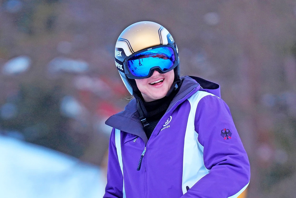 It-Piece bei Olympia: Gegen den goldenen Helm (hier auf dem Kopf von Skirennläuferin Emma Aicher) ist nichts zu sagen.