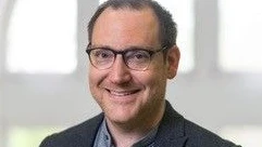 Priv.-Doz. Dr. Jakov Gather ist Facharzt für Psychiatrie und Psychotherapie und leitet die Forschungsabteilung „Ethik in der Psychiatrie“ an der Klinik für Psychiatrie, Psychotherapie und Präventivmedizin des LWL-Universitäts­klinikums der Ruhr-Universität Bochum.