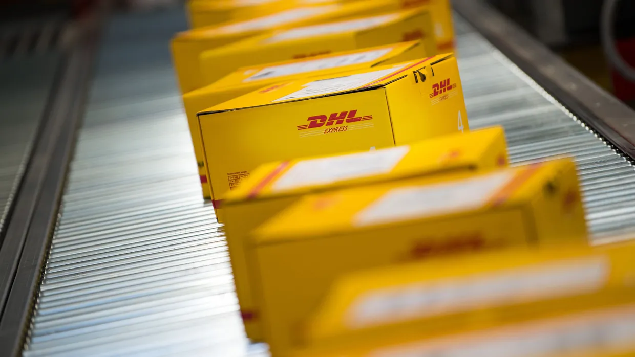 Der Bonner Konzern DHL befördert die meisten Pakete in Deutschland.