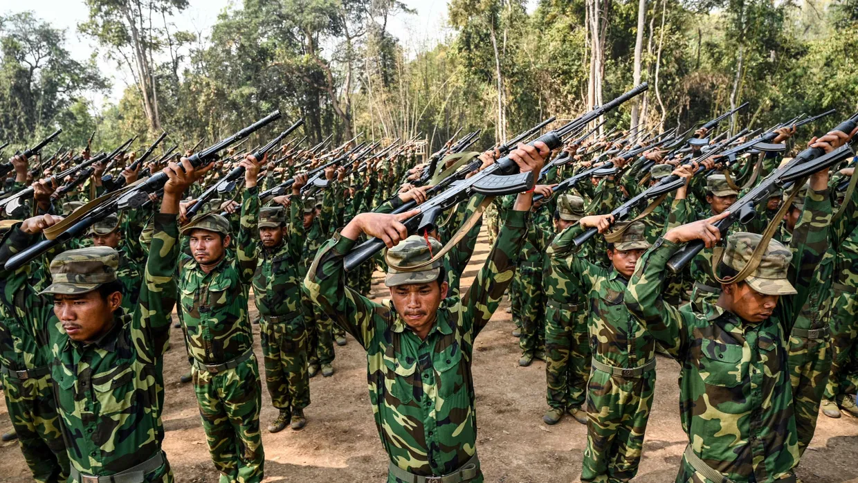 Mitglieder der Ta'ang National Liberation Army bei einer Übung im März