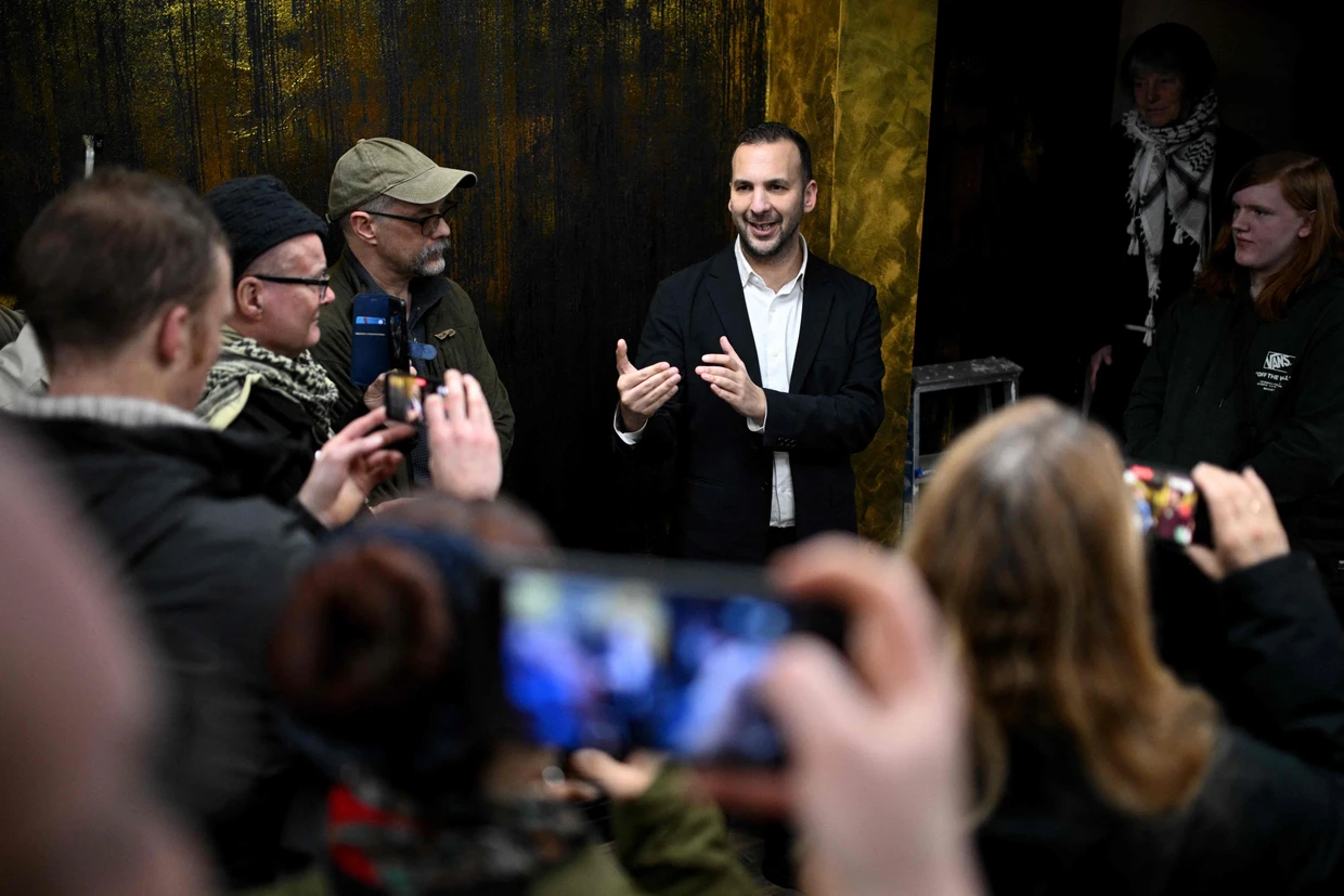 Besuch aus London: Grünen-Parteiführer Zack Polanski bei Mitstreitern im Wahlkreis Gorton und Denton