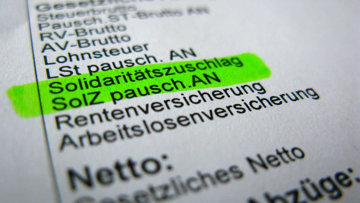 Der Soli spült derzeit mehr als 13 Milliarden Euro jährlich in die Staatskasse