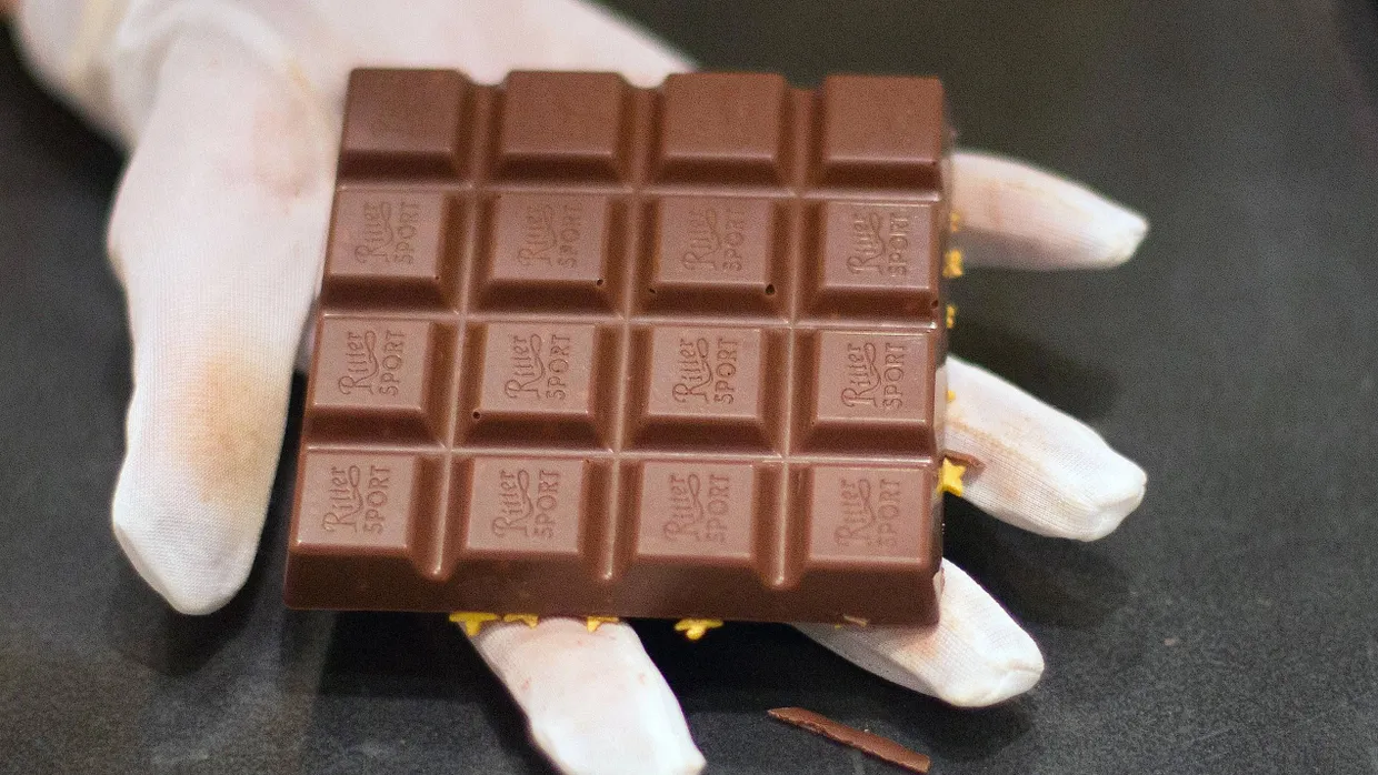 Eine Tafel Ritter-Sport-Schokolade im Berliner Flagship-Store