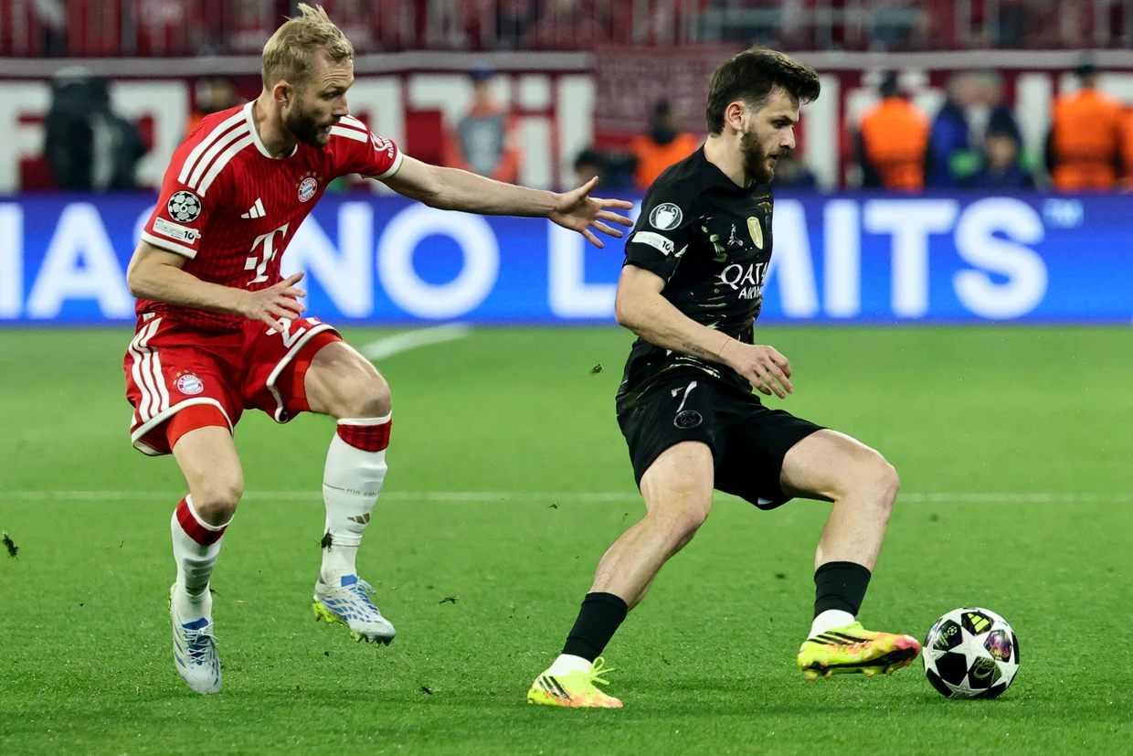 Khvicha Kwarazchelia era casi inalcanzable para el Bayern de Konrad Laimer.
