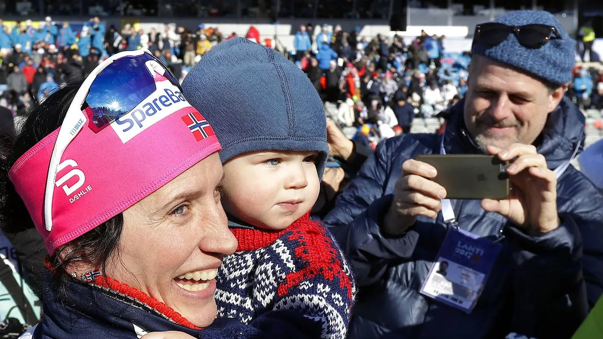 Gold für Marius: Marit Björgen mit Söhnchen und ihrem Lebensgefährten Fred Boerre Lundberg