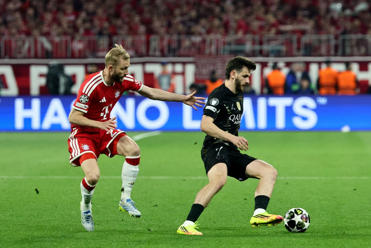 Khvicha Kwarazchelia war von den Bayern um Konrad Laimer kaum zu stoppen.