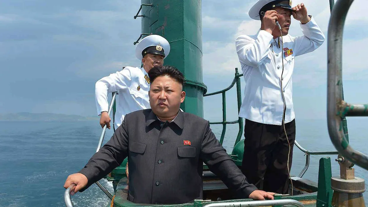 Sicher an Bord: Nordkoreas Machthaber Kim Jong Un im Juni 2014 auf einem U-Boot.