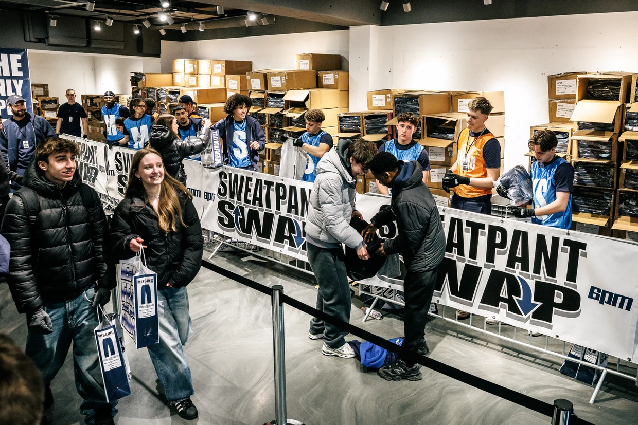 In der Schäfergasse 6-8 bekommt am Samstag jeder, der eine alte Jogginghose mitbringt, eine neue der Marke 6pm
