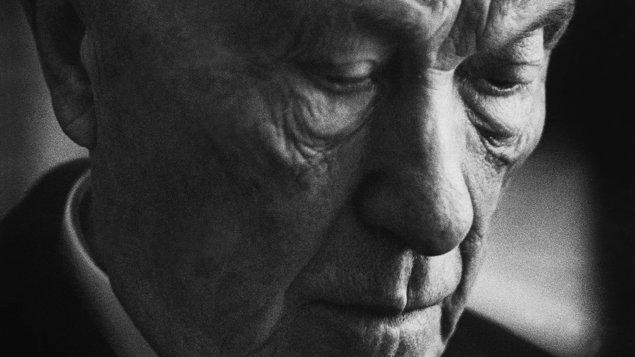 „Gern scheidet er nicht“ stand unter dem Foto in der F.A.Z. vom 12. Oktober 1963, die über den bevorstehenden Rücktritt von Kanzler Konrad Adenauer berichtete.