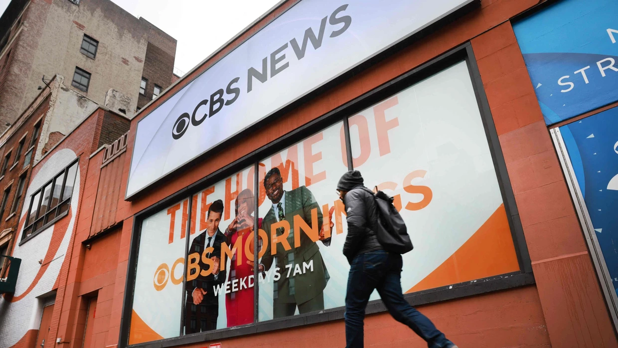 In New York: Passant vor dem Hauptsitz von CBS