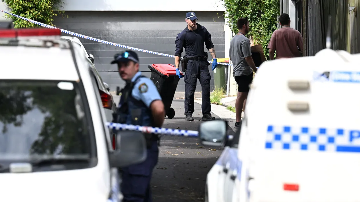 Polizisten in Sydney sichern Spuren rund um die Wohnung des TV-Moderators.