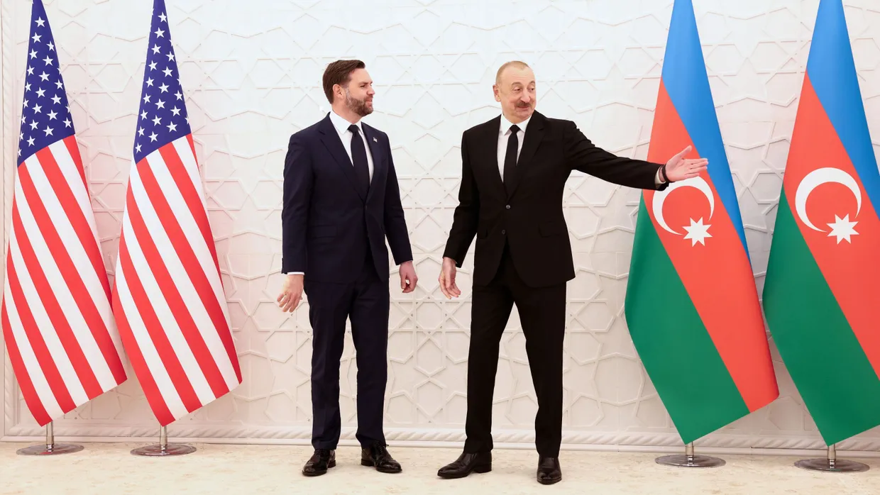 Der amerikanische Vizepräsident JD Vance und Aserbaidschans Präsident Ilham Alijew in Baku